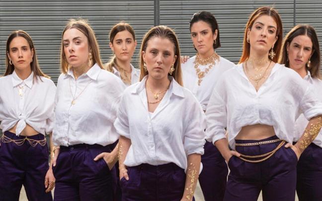 Las componentes de Neomak posan en una foto promocional reciente.