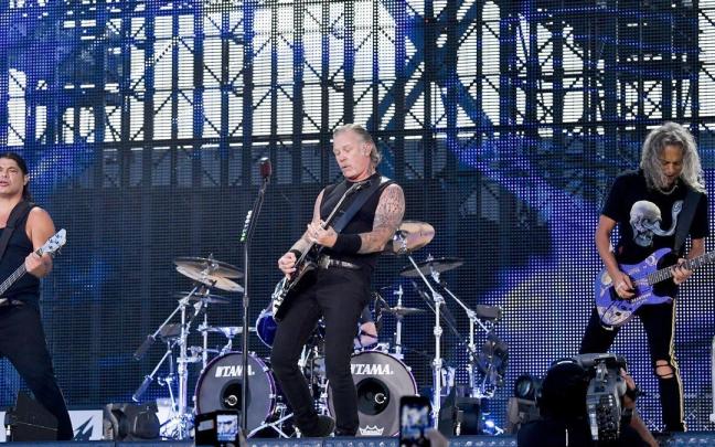 Metallica, durante un concierto en Praga.