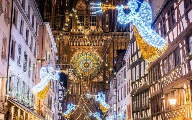 Las calles de Estrasburgo decoradas de Navidad.