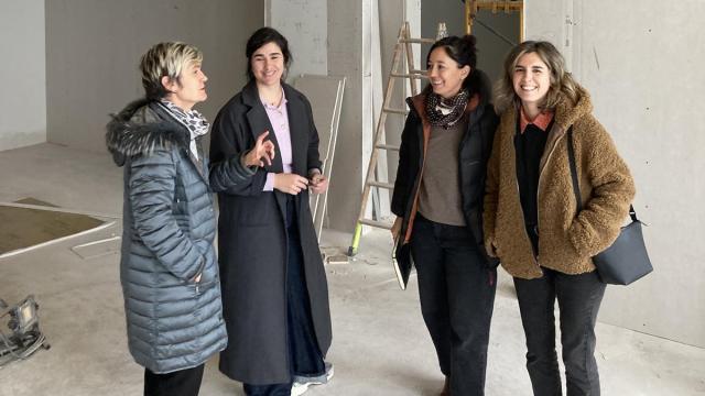 Representantes municipales, técnicas y encargadas de la obra.