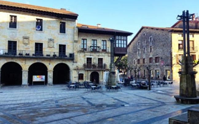 La entrega de los robles tendrá lugar de 11.00 a 13.00 horas en los soportales del Ayuntamiento de Elorrio.