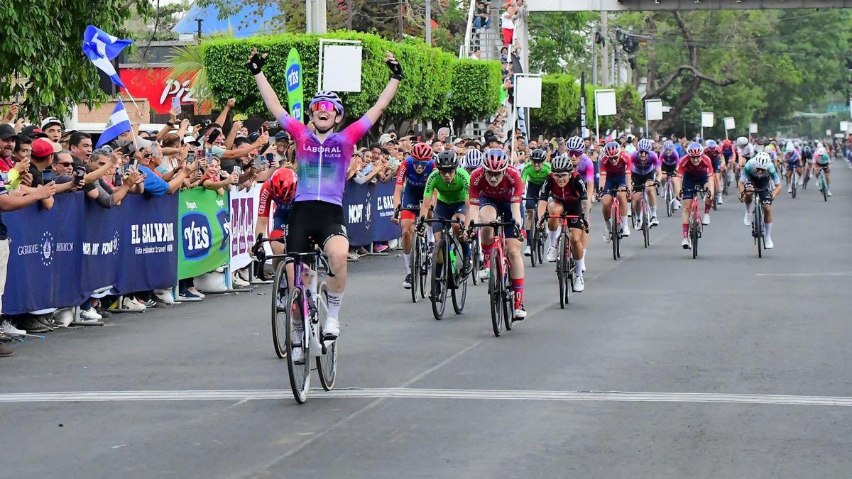 Laura Tomasi se proclama vencedora del Grand Prix El Salvador con el Laboral Kutxa