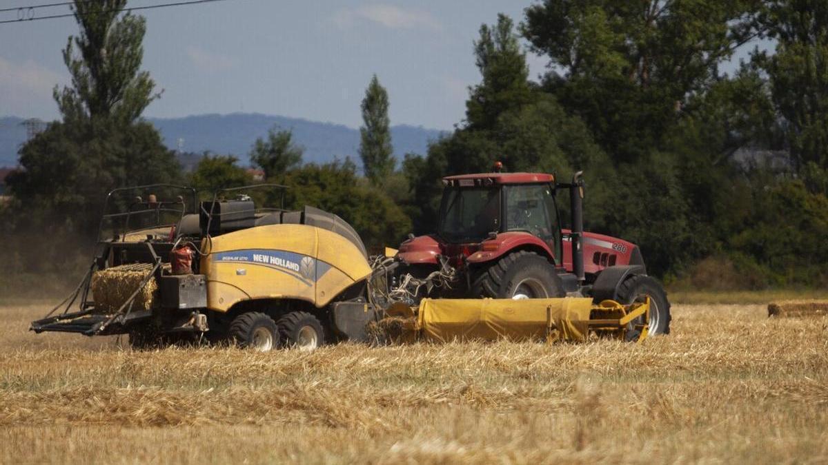 Un tractor en las inmediaciones de Vitoria, en una imagen de archivo