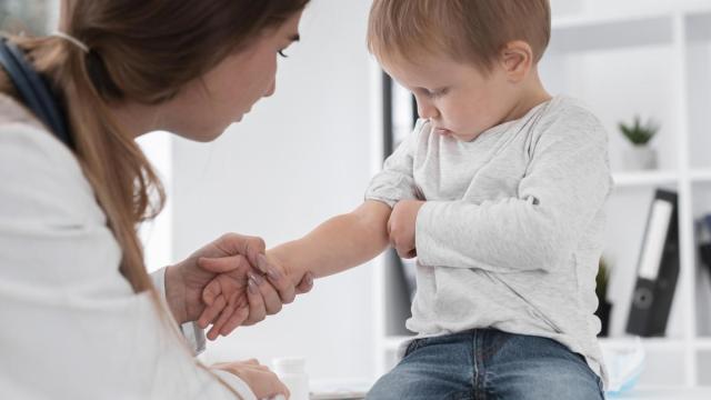 Imagen de archivo de una pediatra.