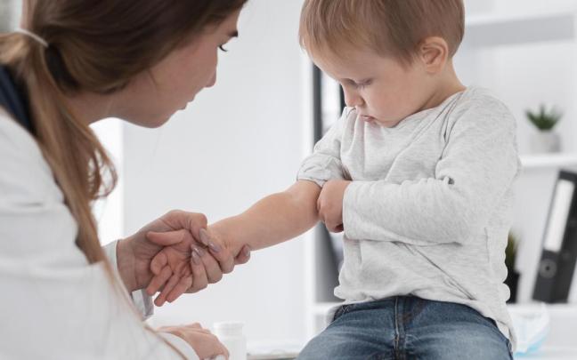 Imagen de archivo de una pediatra.