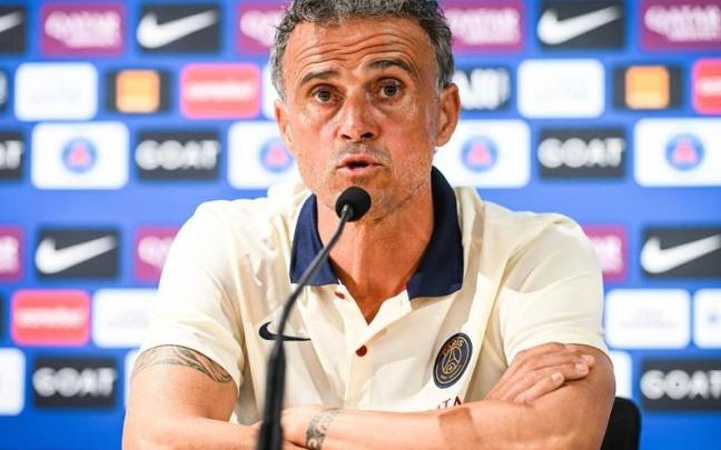 Luis Enrique, durante una rueda de prensa en París. / PSG