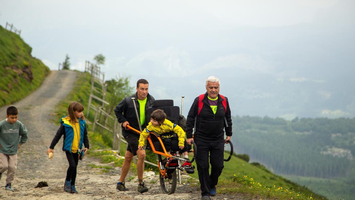 El acto de entrega de la silla de montaña adaptada será este miércoles en Galdakao