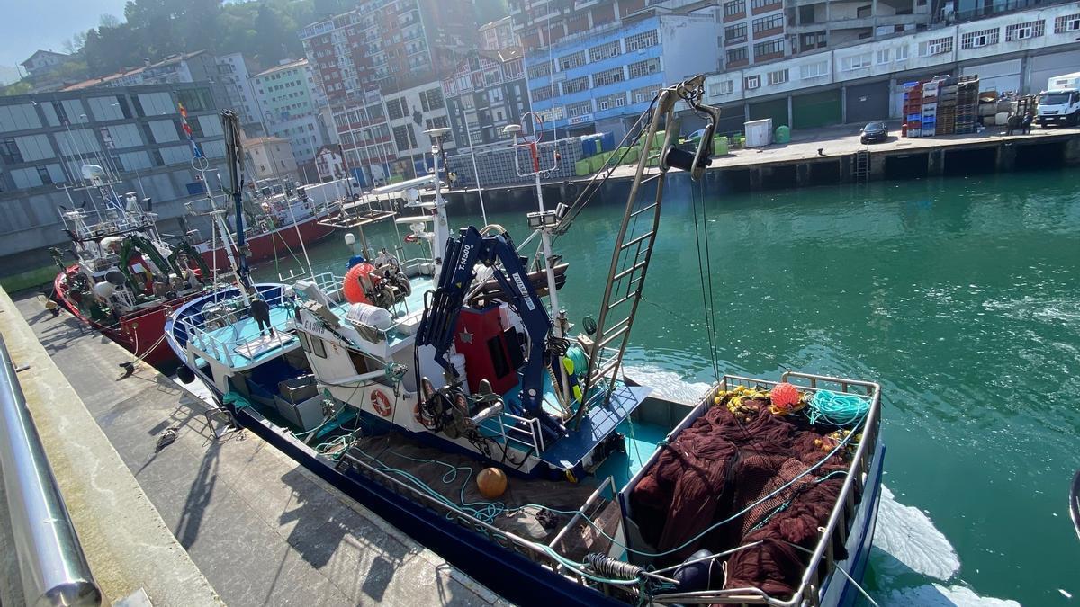 Este muelle del puerto de Ondarroa es actualmente la principal zona de actividad portuaria de la dársena ondarrutarra