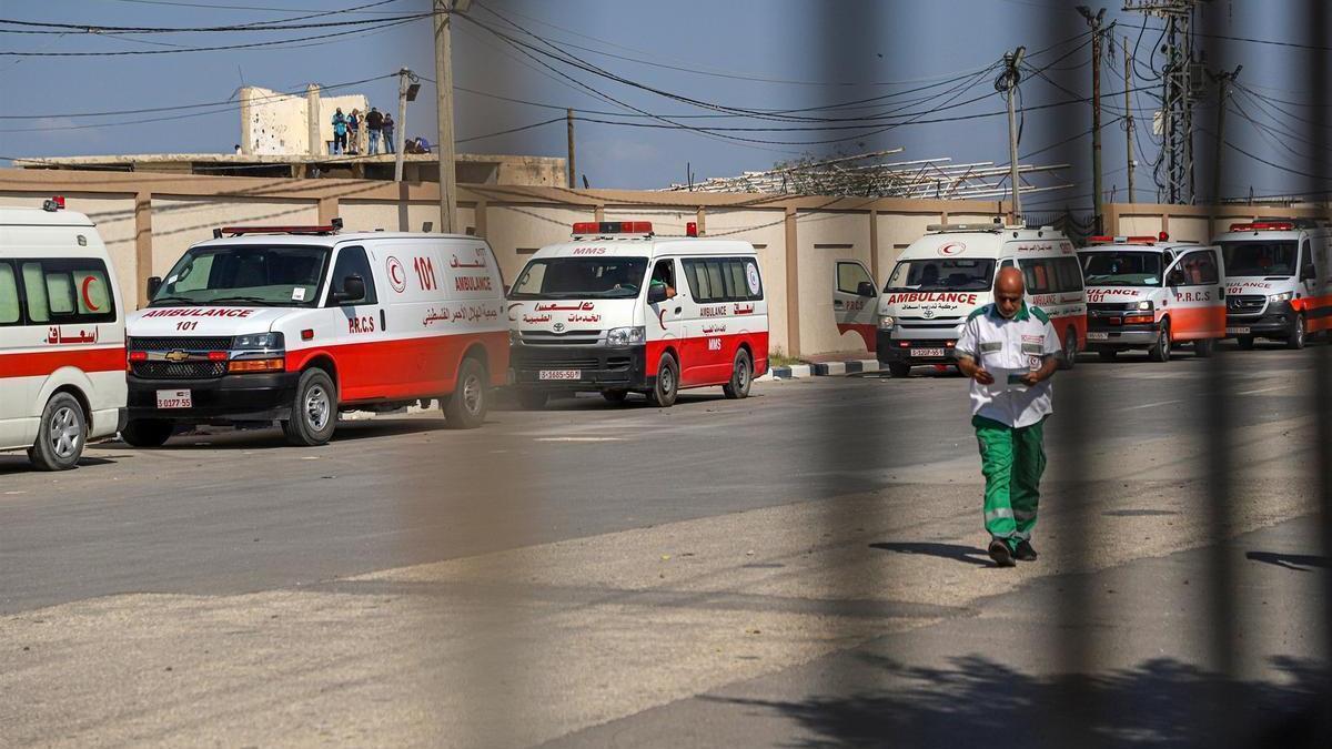 Un convoy de ambulancias la Media Luna Roja en una foto de archivo.