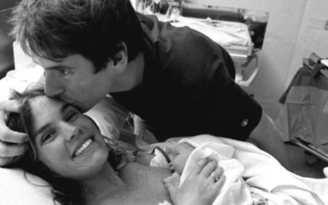 Aitana Ávila con Roque, su quinto hijo y su marido