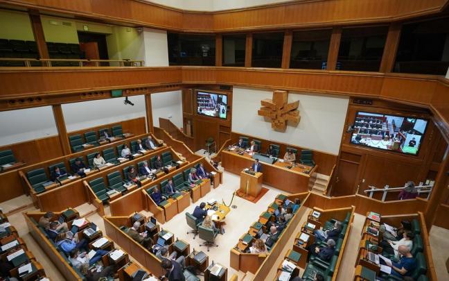 Sesión plenaria en el Parlamento Vasco.