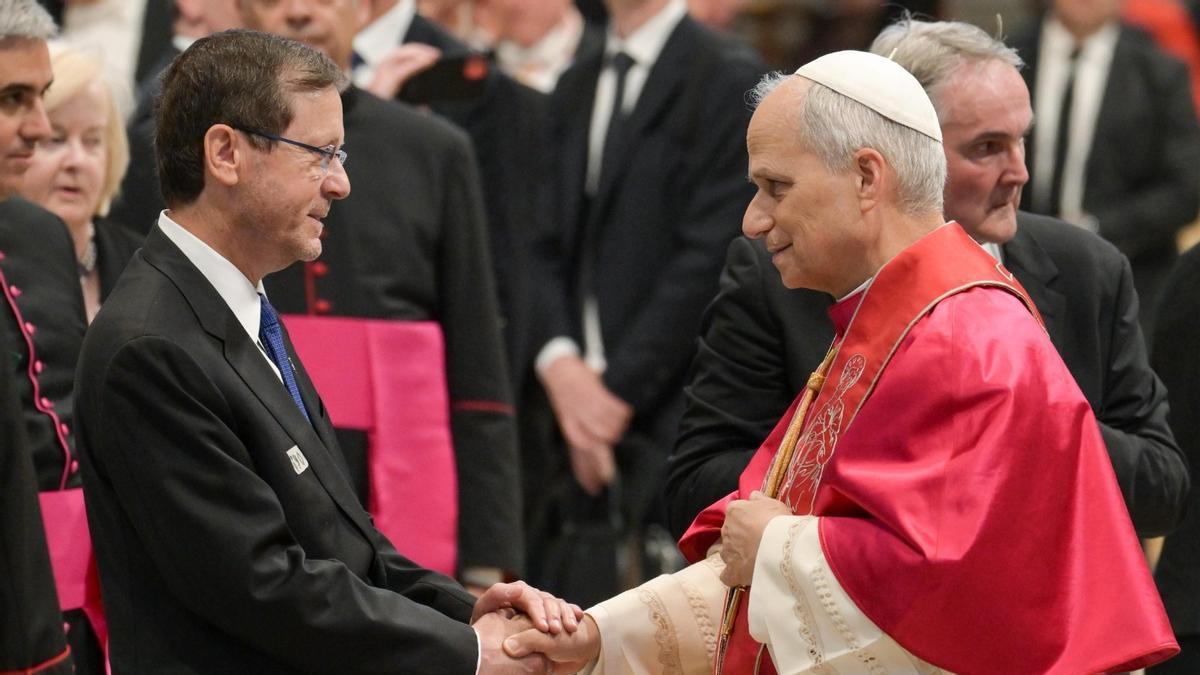 El presidente israelí, Isaac Herzog, saluda al Papa León XIV