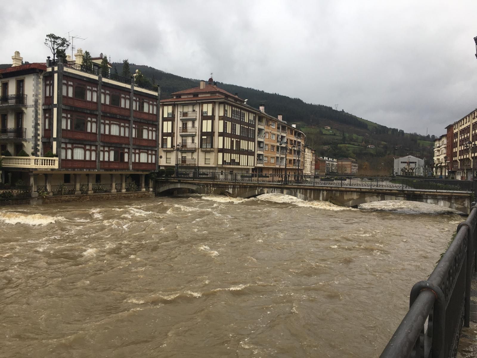 Imagen del Puente "del millonario" en Balmaseda | Borja Guerrero, Deia