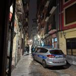 Imagen de los arrestos policiales de dos hombres en un bar del Casco Viejo de Bilbao | Ayto. Bilbao 