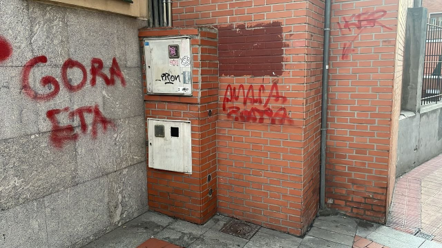 Pintadas contra la alcaldesa de Barakaldo. AYUNTAMIENTO DE BARAKALDO