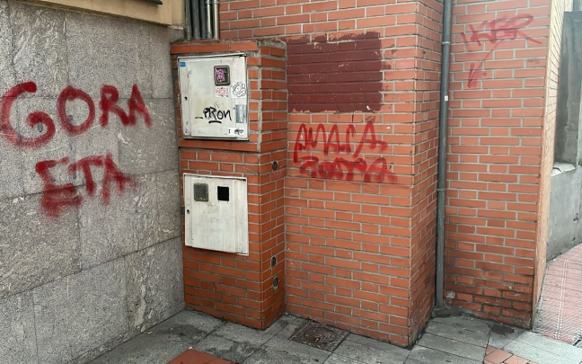 Pintadas contra la alcaldesa de Barakaldo. AYUNTAMIENTO DE BARAKALDO