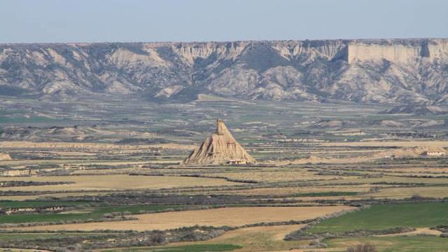 Vista de Castildetierra en las Bardenas Reales desde el mirador del Centro de Información de Aguilares. D.N.