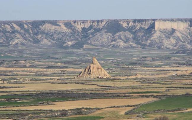 Vista de Castildetierra en las Bardenas Reales desde el mirador del Centro de Información de Aguilares. D.N.