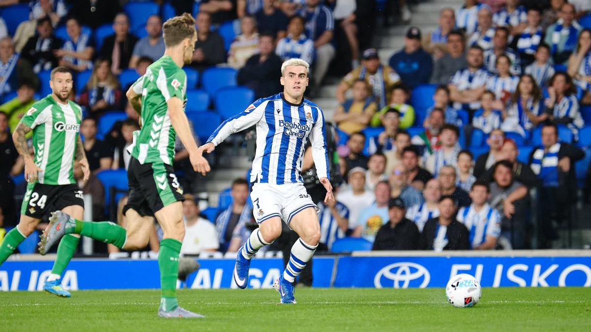 Barrene, en un lance del partido contra el Betis. REAL SOCIEDAD