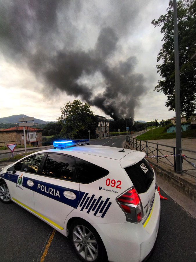 La policía municipal de Basauri ha cortado la BI-712 por precaución