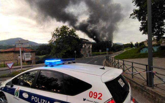 La policía municipal de Basauri ha cortado la BI-712 por precaución