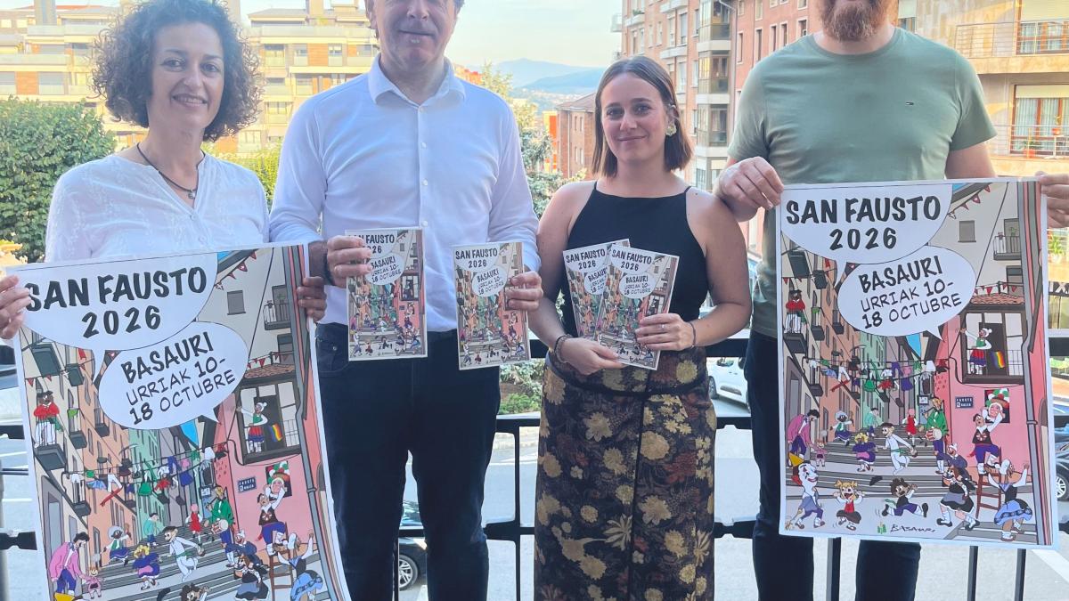 a concejala de Fiestas, el alcalde e integrantes de Herriko Taldeak han presentado los Sanfaustos /