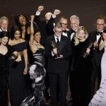 El equipo de "Una batalla tras otras" con el Oscar a Mejor Película | EFE/EPA/CHRIS TORRES