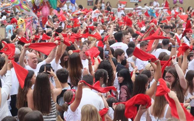 Pasai Antxo arranca sus sanfermines con el chupinazo