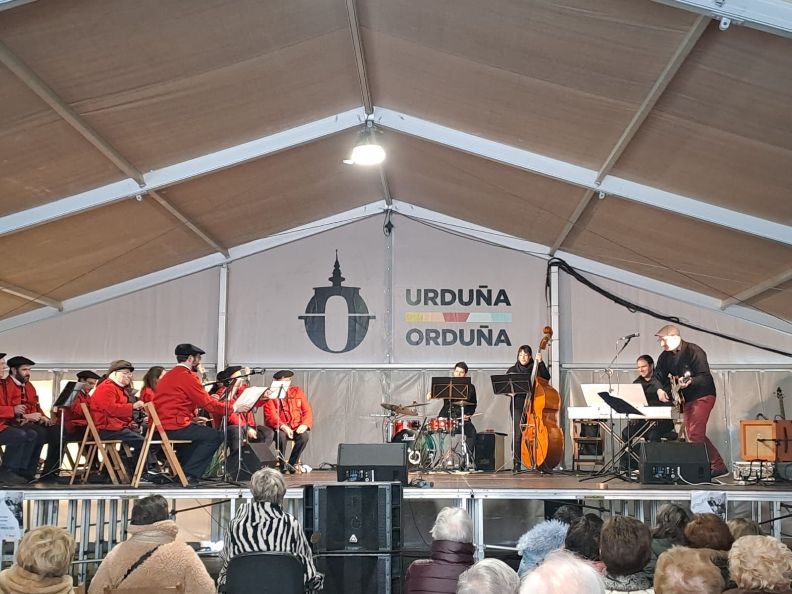 Getxa Goi invita, todos los años, a otras agrupaciones musicales a participar en el concierto de esta fiesta