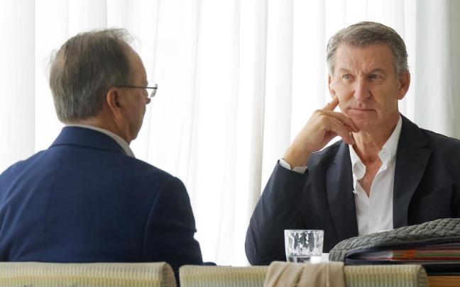 El presidente del PP, Alberto Núéz Feijóo, junto a Juan Jesús Vivas, presidente de Ceuta.