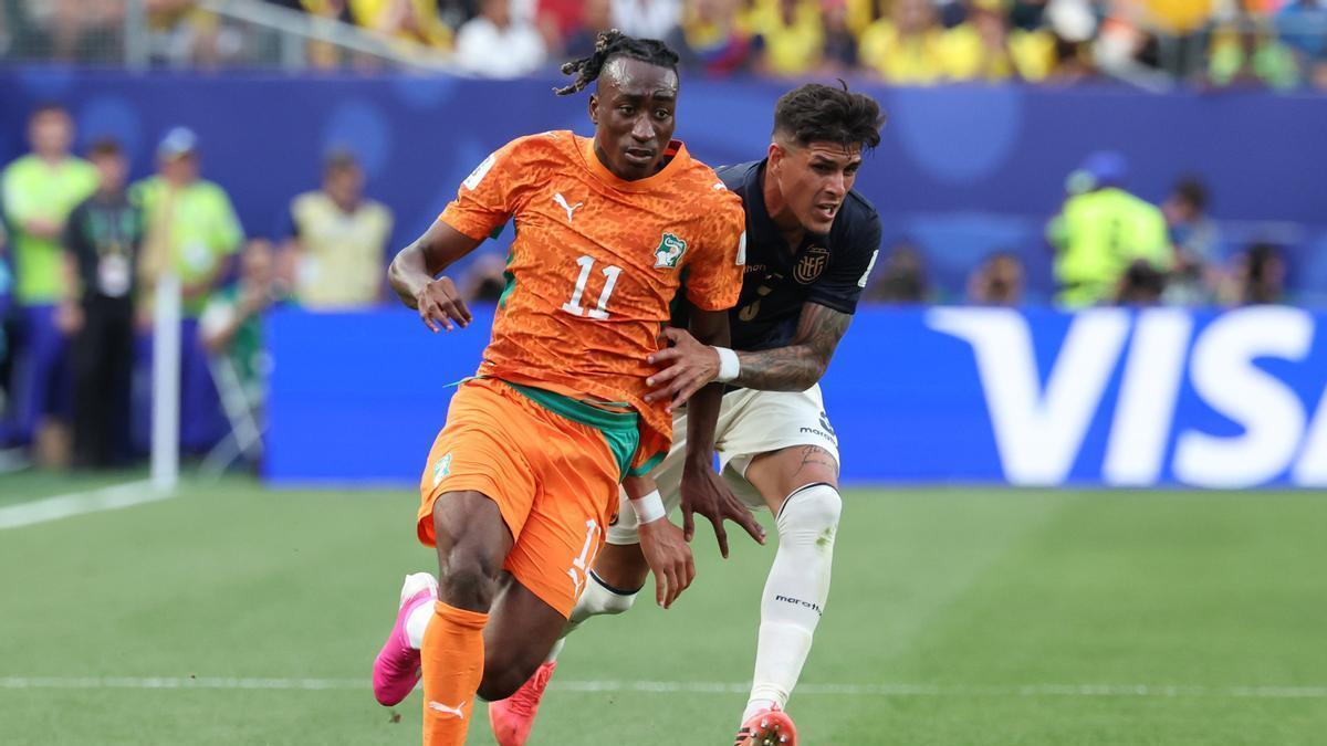 El jugador de la selección de Costa de Marfil, Yan Diomandé, en el partido de la primera jornada del Mundial frente a Ecuador.