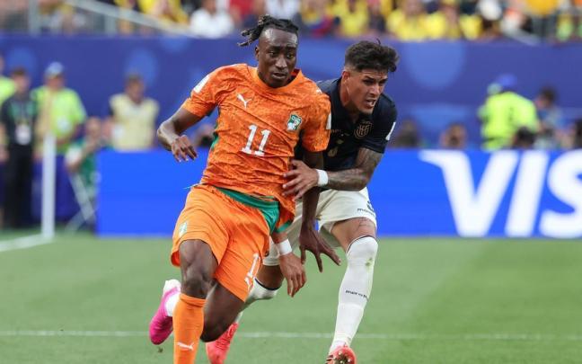 El jugador de la selección de Costa de Marfil, Yan Diomandé, en el partido de la primera jornada del Mundial frente a Ecuador.