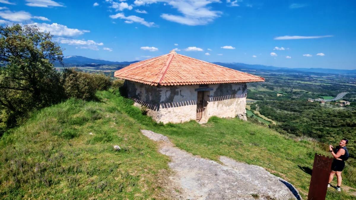 Ermita y lugar donde estaba el castillo de Zaitegi