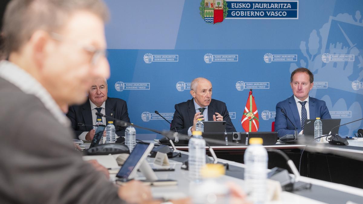 El consejero de Seguridad del Gobierno vasco, Josu Erkoreka, ante la Comisión de Coordinación de Policías Locales de Euskadi.