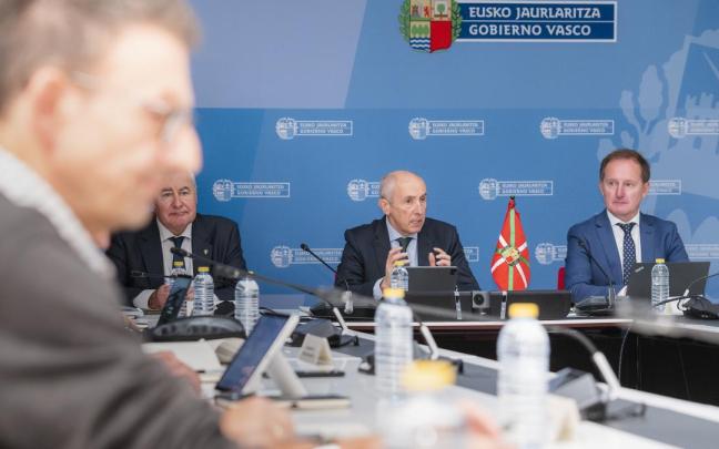 El consejero de Seguridad del Gobierno vasco, Josu Erkoreka, ante la Comisión de Coordinación de Policías Locales de Euskadi.