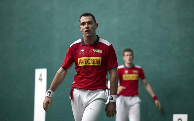 Erik Jaka y Jon Mariezkurrena, en el partido del pasado sábado. / Unai Beroiz Erik Jaka y Jon Mariezkurrena, en el partido del pasado sábado.