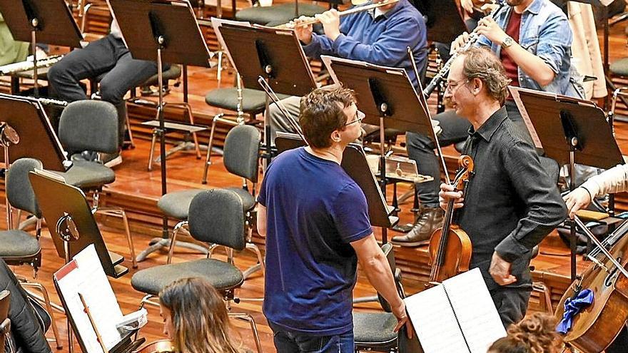 La Euskadiko Orkestra ensayó ayer la ‘Quinta’ de Mahler, que interpretará en Polonia. | FOTO: ARNAITZ RUBIO