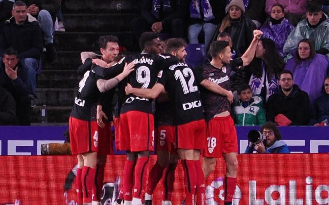 Los jugadores del Athletic celebran uno de los goles anotados frente al Valladolid. Los jugadores del Athletic celebran uno de los goles anotados frente al Valladolid.