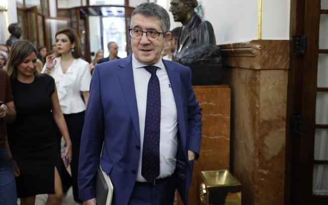 Patxi López, a su llegada al pleno del Congreso.
