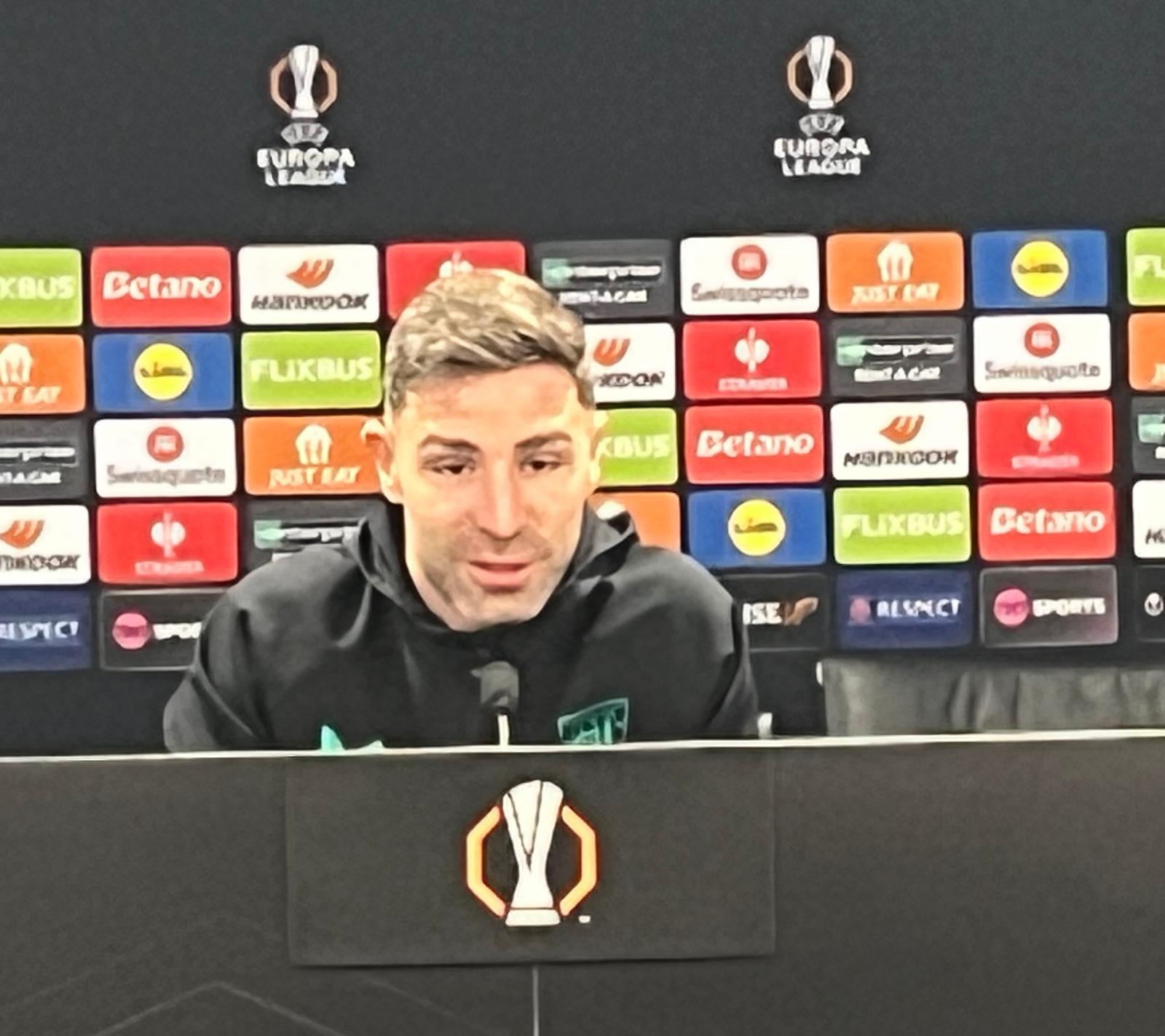 Yeray esta tarde en rueda de prensa antes del entrenamiento en Old Trafford