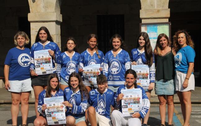 Una representación del club organizador Burdinola junto a la concejala Olatz Manuel en la presentación.