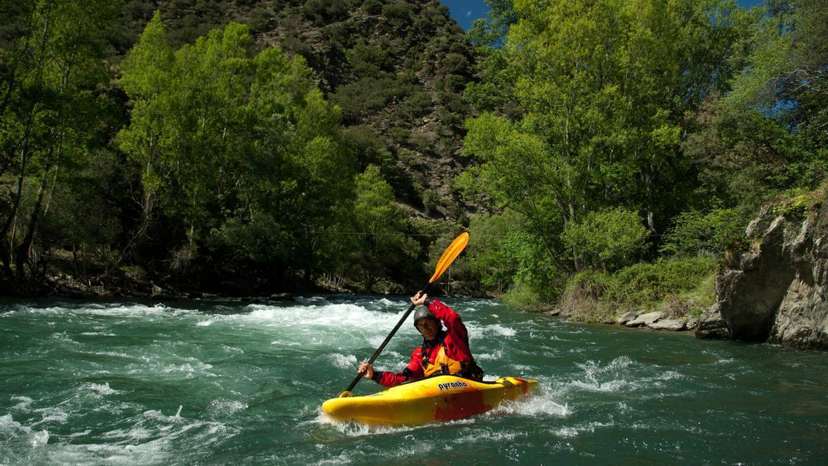 Kayak en aguas bravas