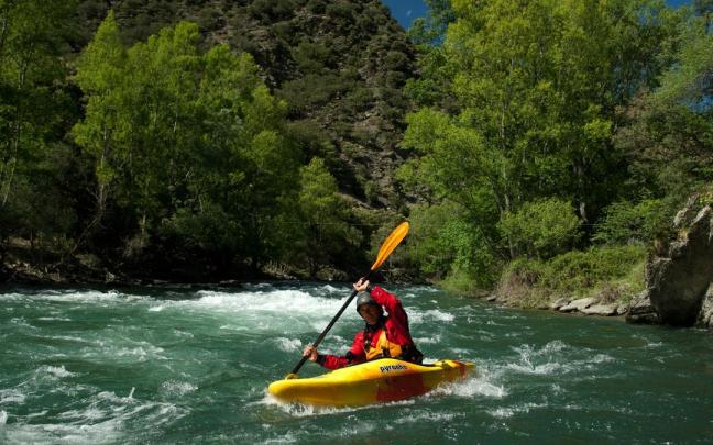 Kayak en aguas bravas Kayak en aguas bravas
