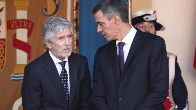 El ministro del Interior, Fernando Grande-Marlaska, y el presidente del Gobierno español, Pedro Sánchez.