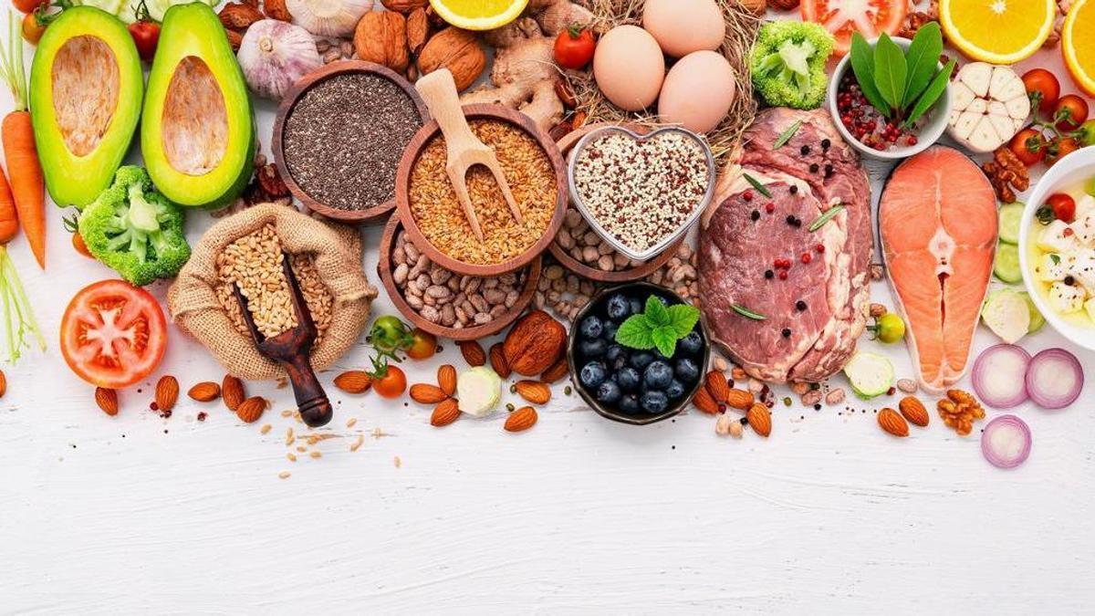 Frutas, verduras, granos integrales y legumbres aportan carbohidratos complejos.