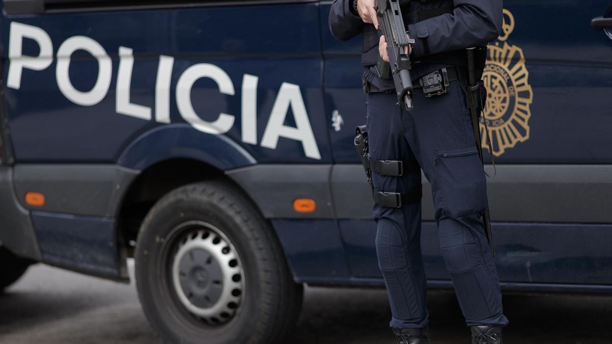 Un agente de la Policía Nacional.