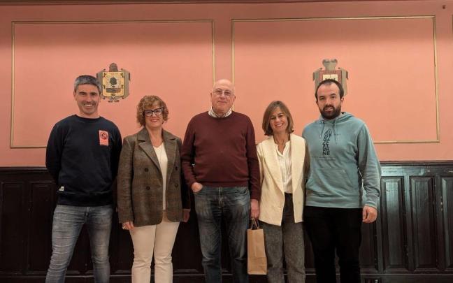 Kepa Susperregi recibió el homenaje del Ayuntamiento de Azpeitia al conocer su marcha a Zarautz.