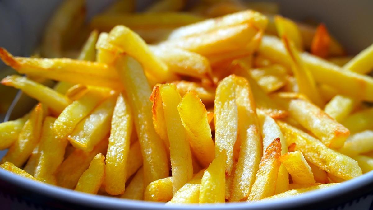 Imagen de unas patatas fritas listas para consumir