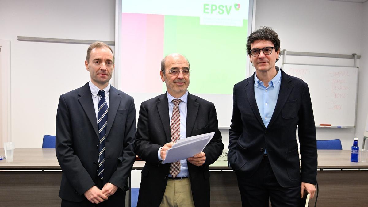 El presidente de la Federación de EPSV, Ignacio Javier Etxebarri y el presidente de Elkarkidetza, Unai Rementeria.