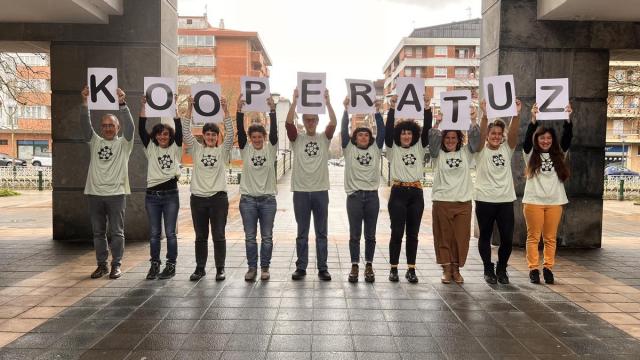 Representantes de las empresas que forman parte de BDSKoop, esta mañana durante la presentación de la nueva edición de Kooperatuz.